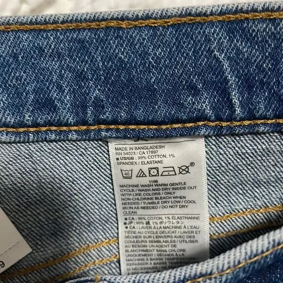 NWT- Banana Republic - 33/16, 34/18 & 35/20. Classic Denim Short - Picture 6 of 7